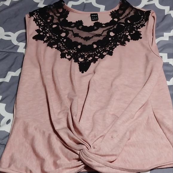 Adorable Top - Picture 1 of 2